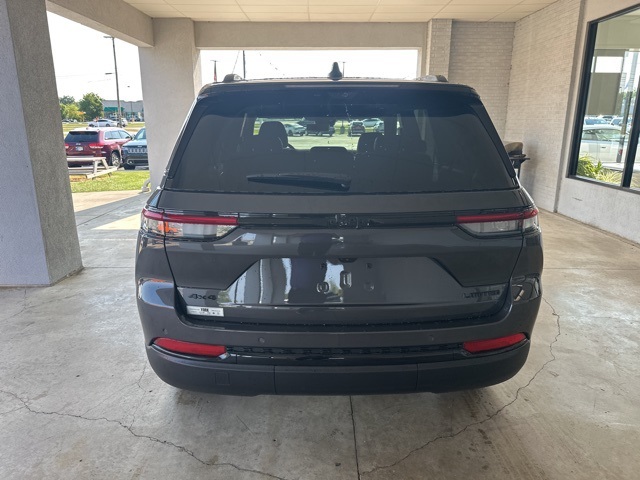 2025 Jeep Grand Cherokee Limited photo 4
