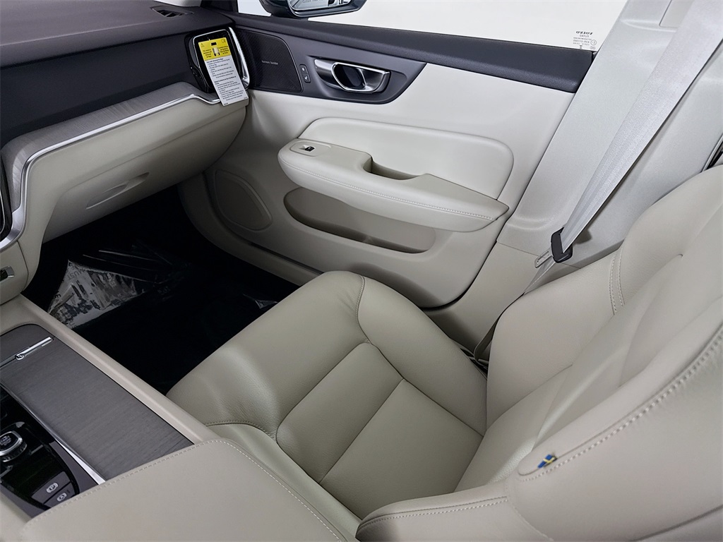 2026 Volvo V60 Cross Country B5 Plus photo 23