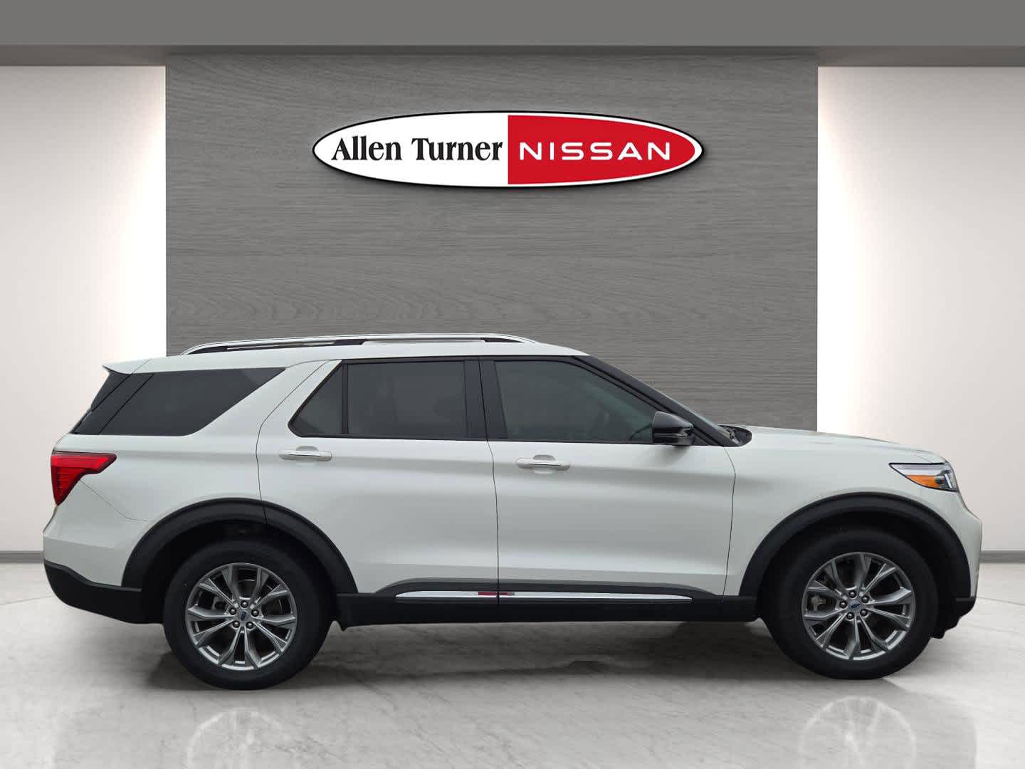 2022 Ford Explorer Limited photo 2