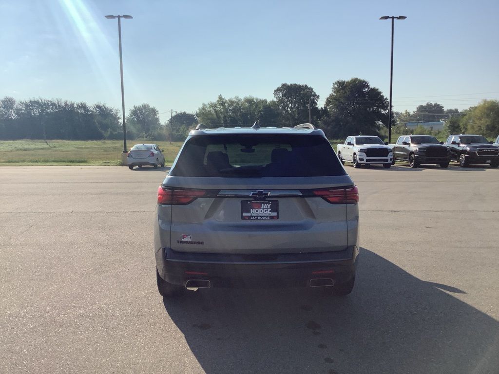 2023 Chevrolet Traverse Premier photo 2