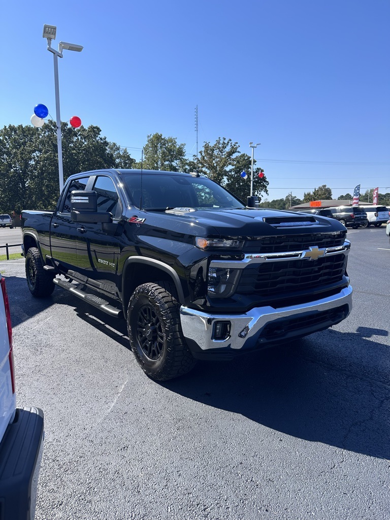 2024 Chevrolet Silverado 2500HD LT photo 4