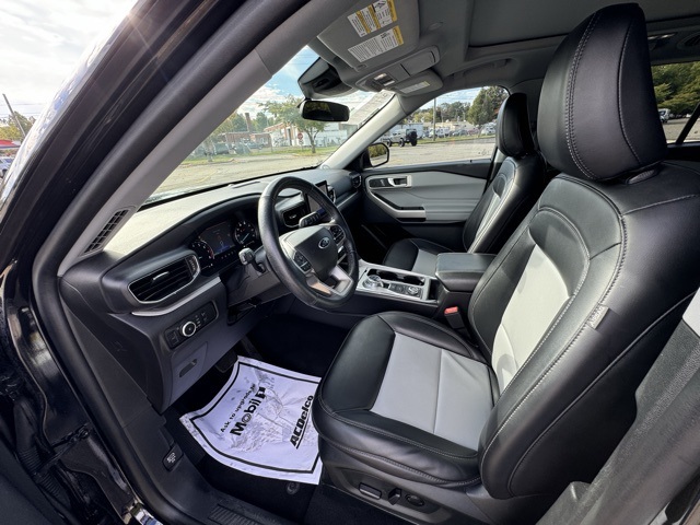 2023 Ford Explorer XLT photo 8