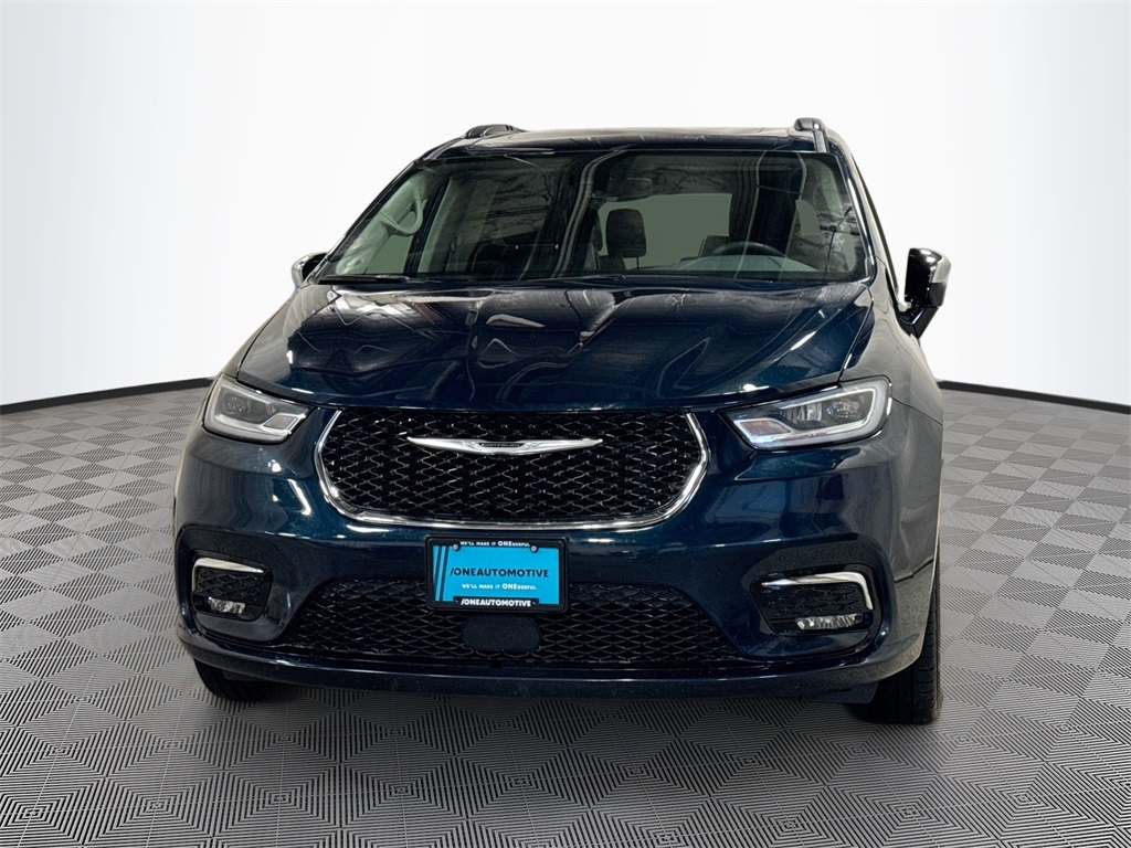 2023 Chrysler Pacifica Limited's photo