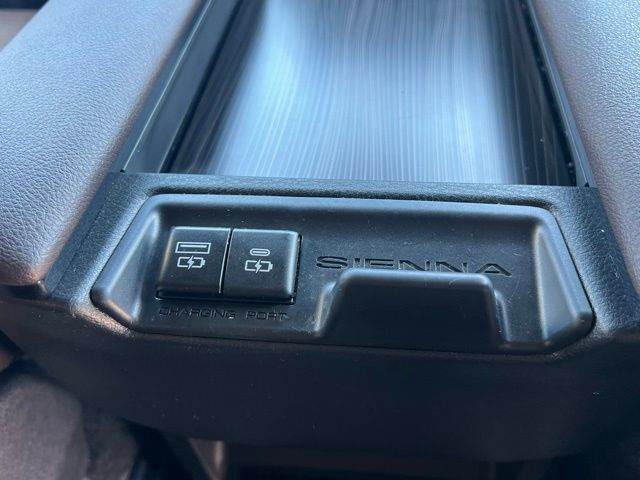 2024 Toyota Sienna Platinum photo 30