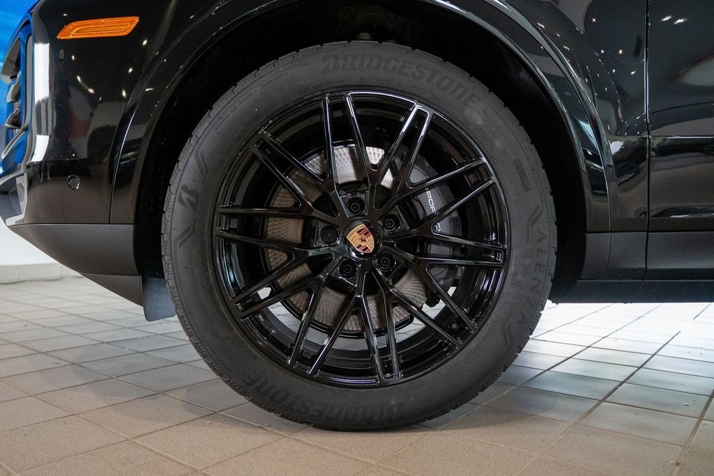 2025 Porsche Cayenne photo 11