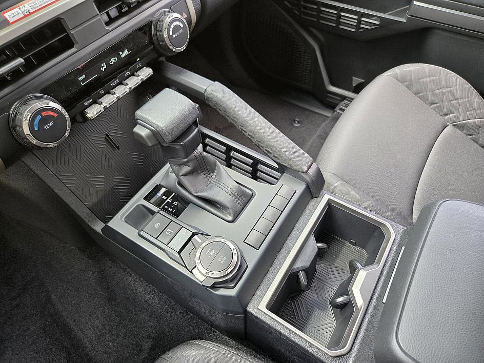 2025 Toyota Tacoma SR5 photo 23