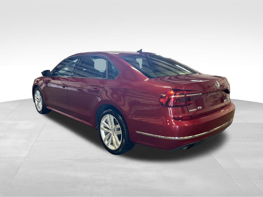 2019 Volkswagen Passat 2.0T Wolfsburg Edition photo 4