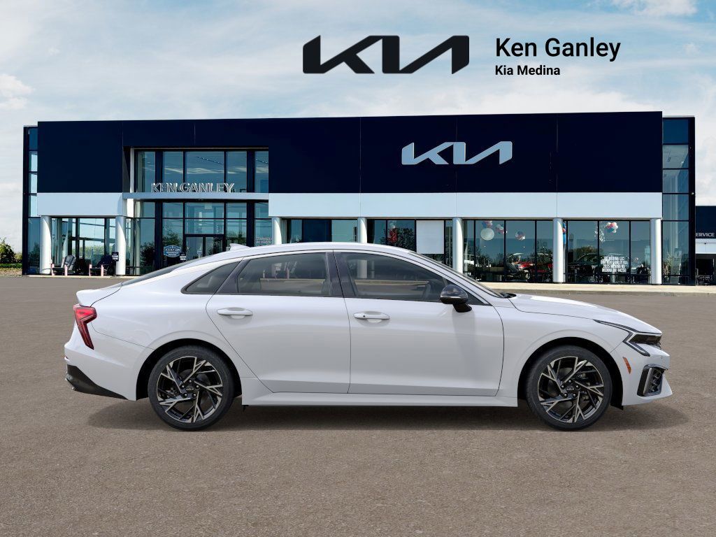 2026 Kia K5 GT-Line photo 5