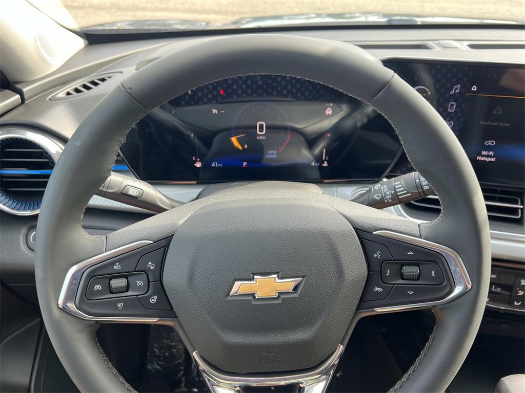 2025 Chevrolet Trax LT photo 12