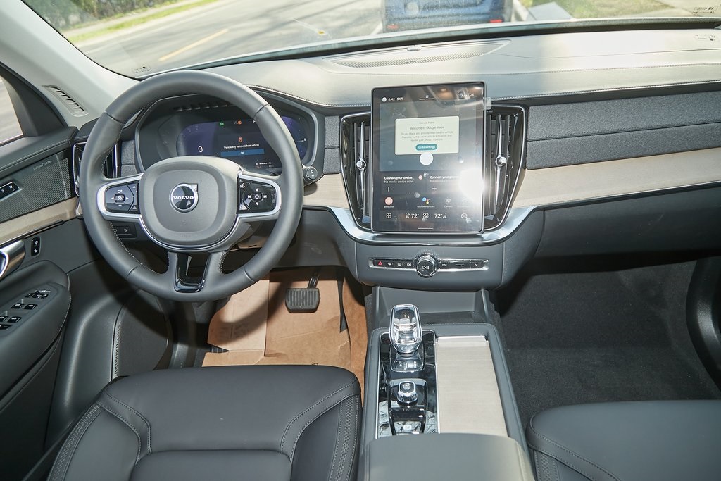 2025 VOLVO XC90 - Image 22