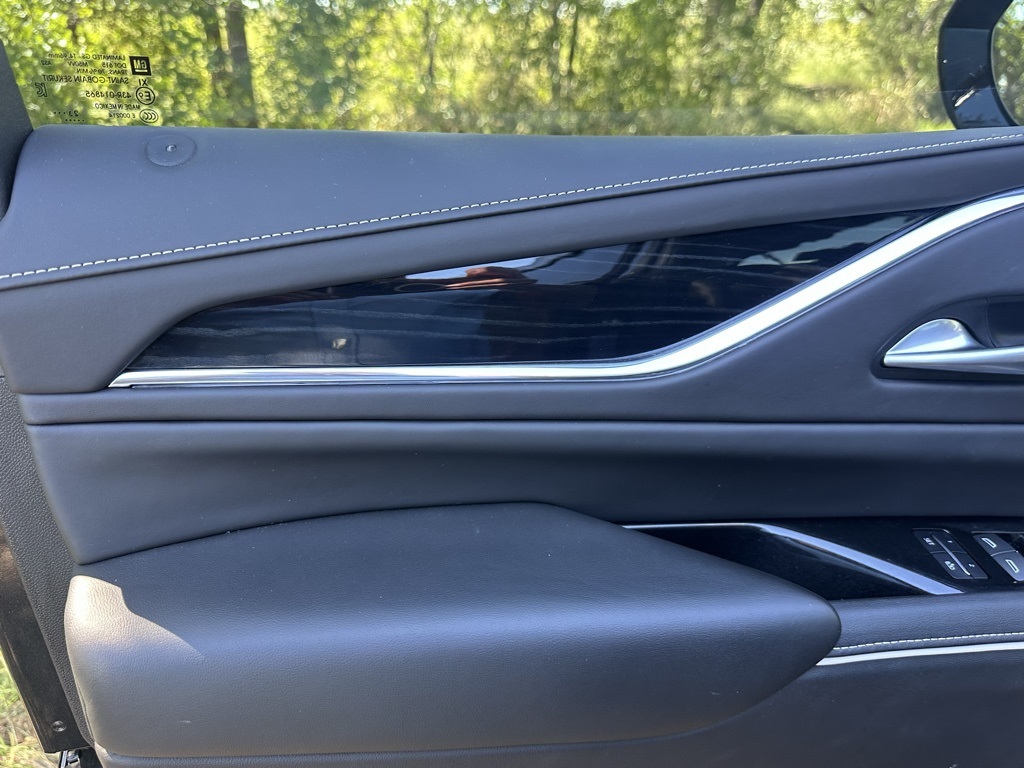 2024 Cadillac Escalade V-Series photo 5