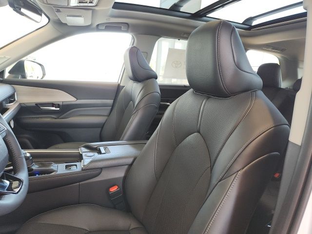 2025 Toyota Grand Highlander Limited AWD photo 11
