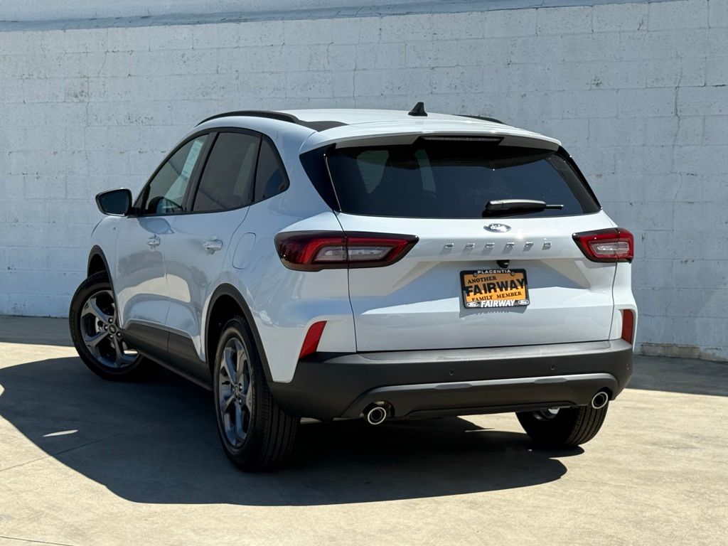2025 Ford Escape ST-Line photo 4