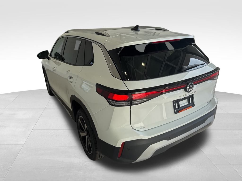 2025 Volkswagen Tiguan SE photo 3