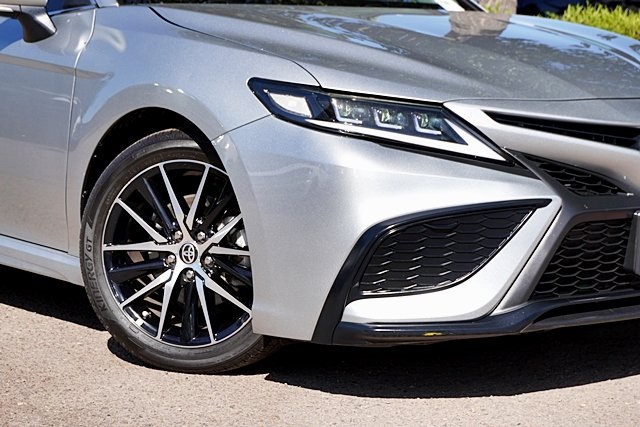 2023 Toyota Camry SE photo 3