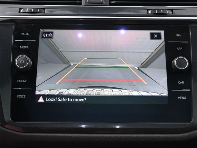 2022 Volkswagen Tiguan SEL Premium R-Line photo 3