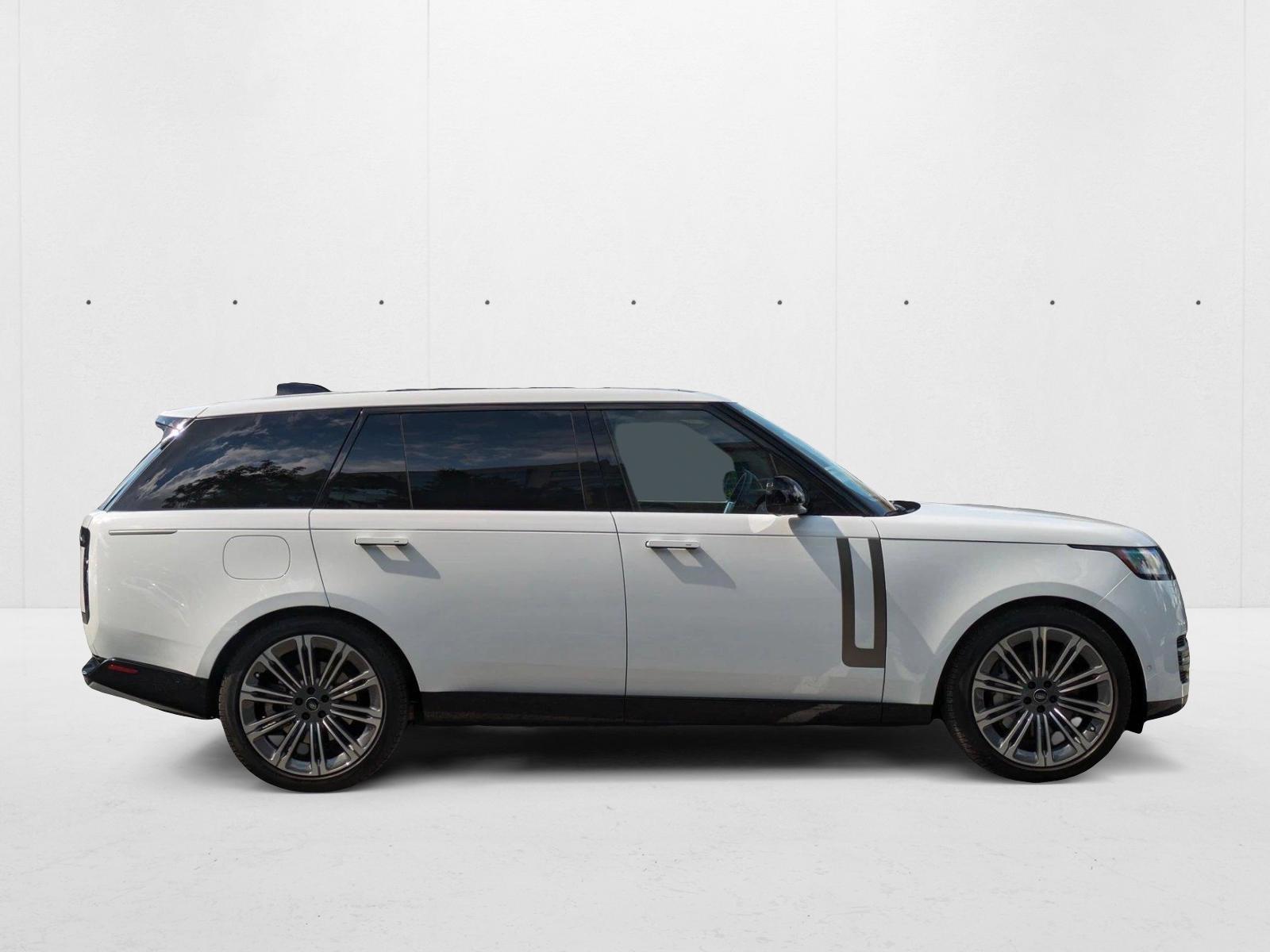 2024 Land Rover Range Rover SE photo 4