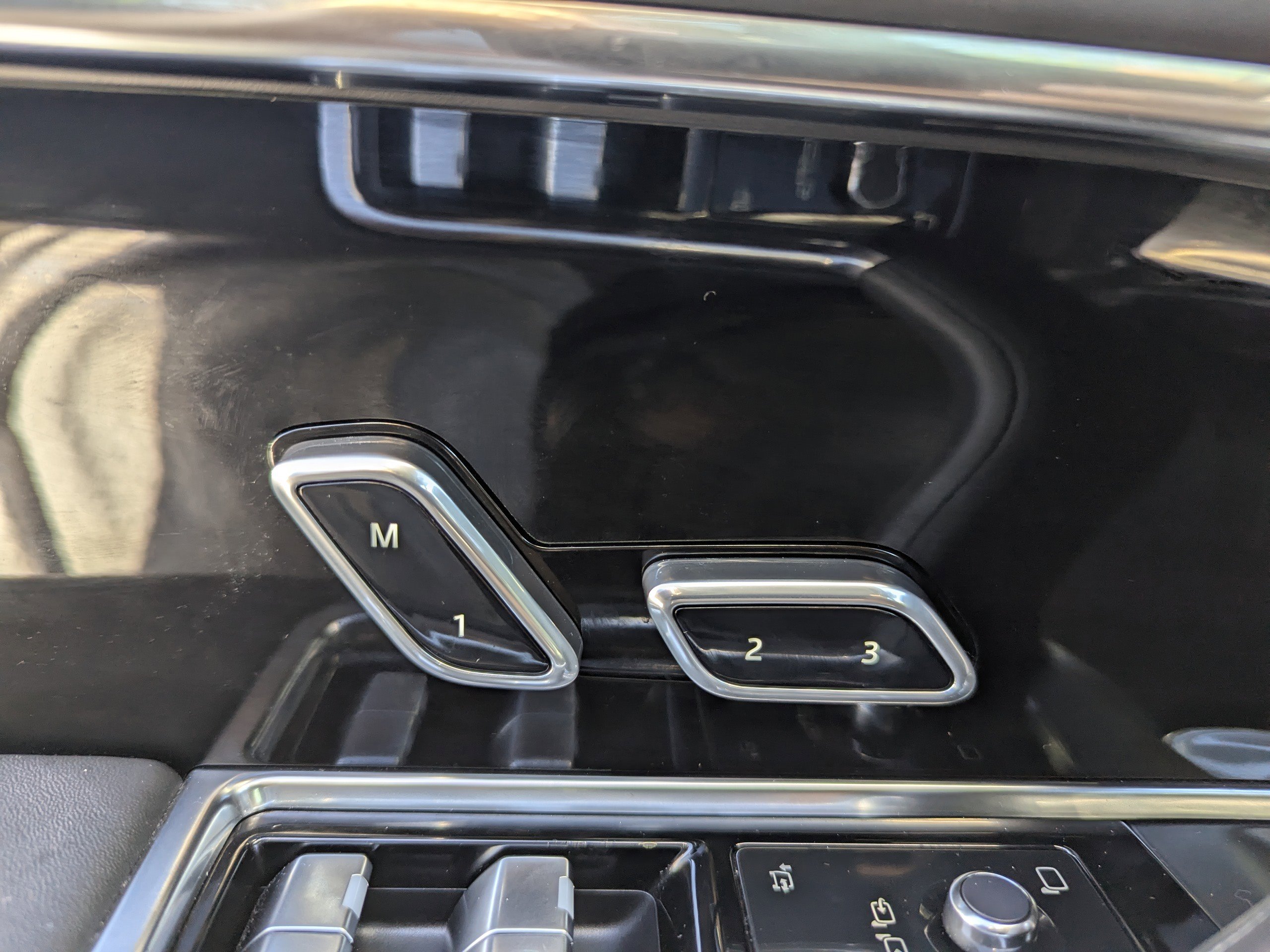 2023 Land Rover Range Rover SE photo 24