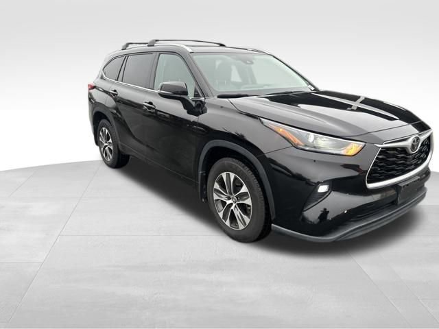 2022 Toyota Highlander XLE's photo