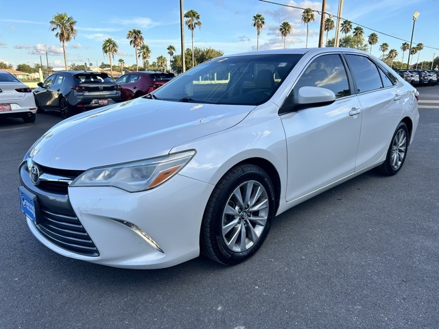 2017 Toyota Camry XLE photo 3
