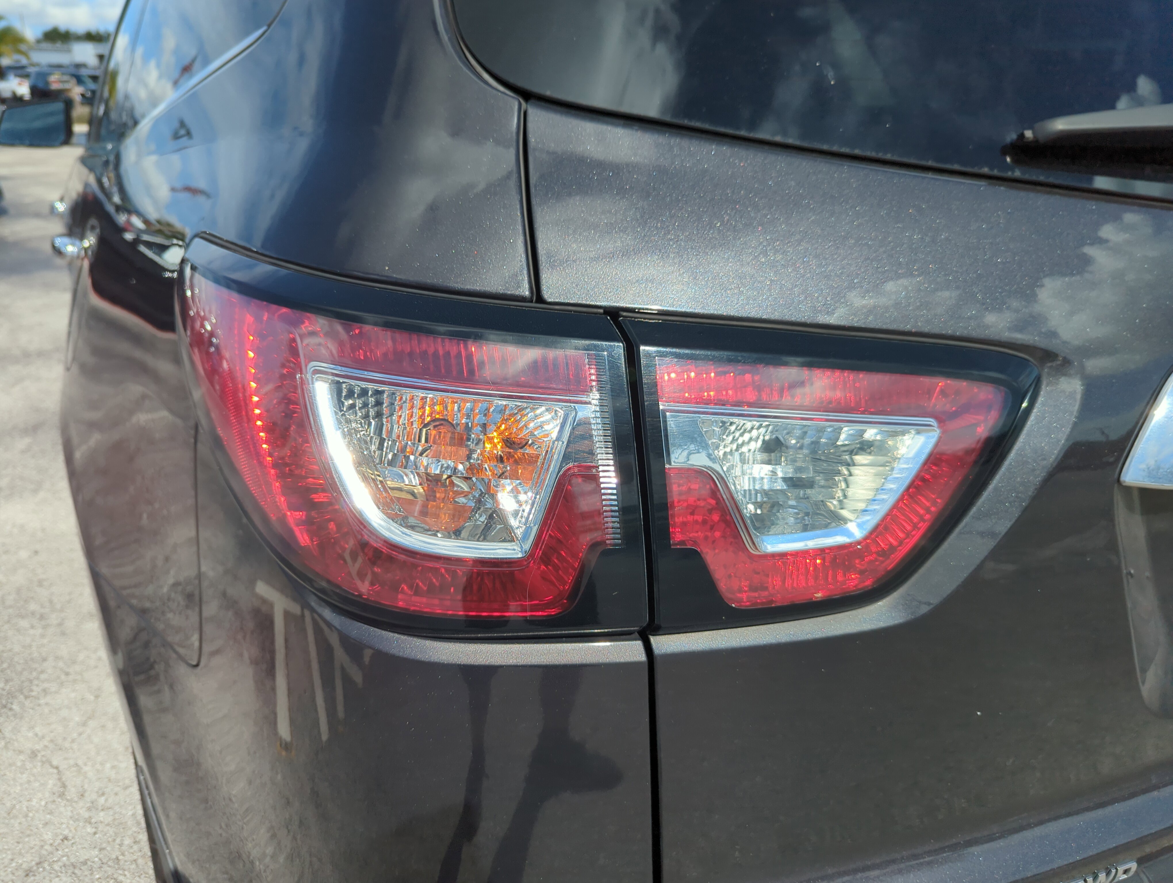 2017 Chevrolet Traverse 1LT photo 2