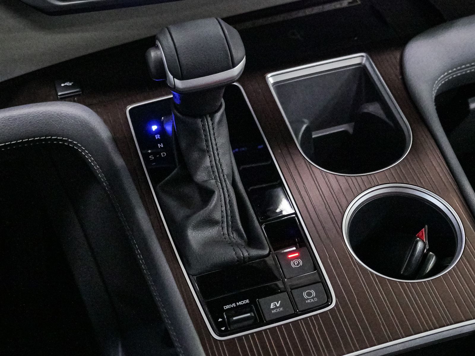 2024 Toyota Sienna XLE photo 29