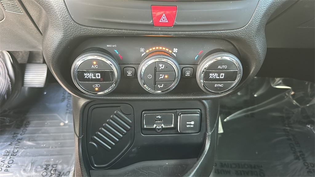 2017 Jeep Renegade Latitude North Edition photo 26