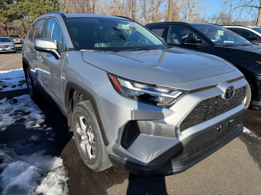 2025 Toyota RAV4 XLE's photo