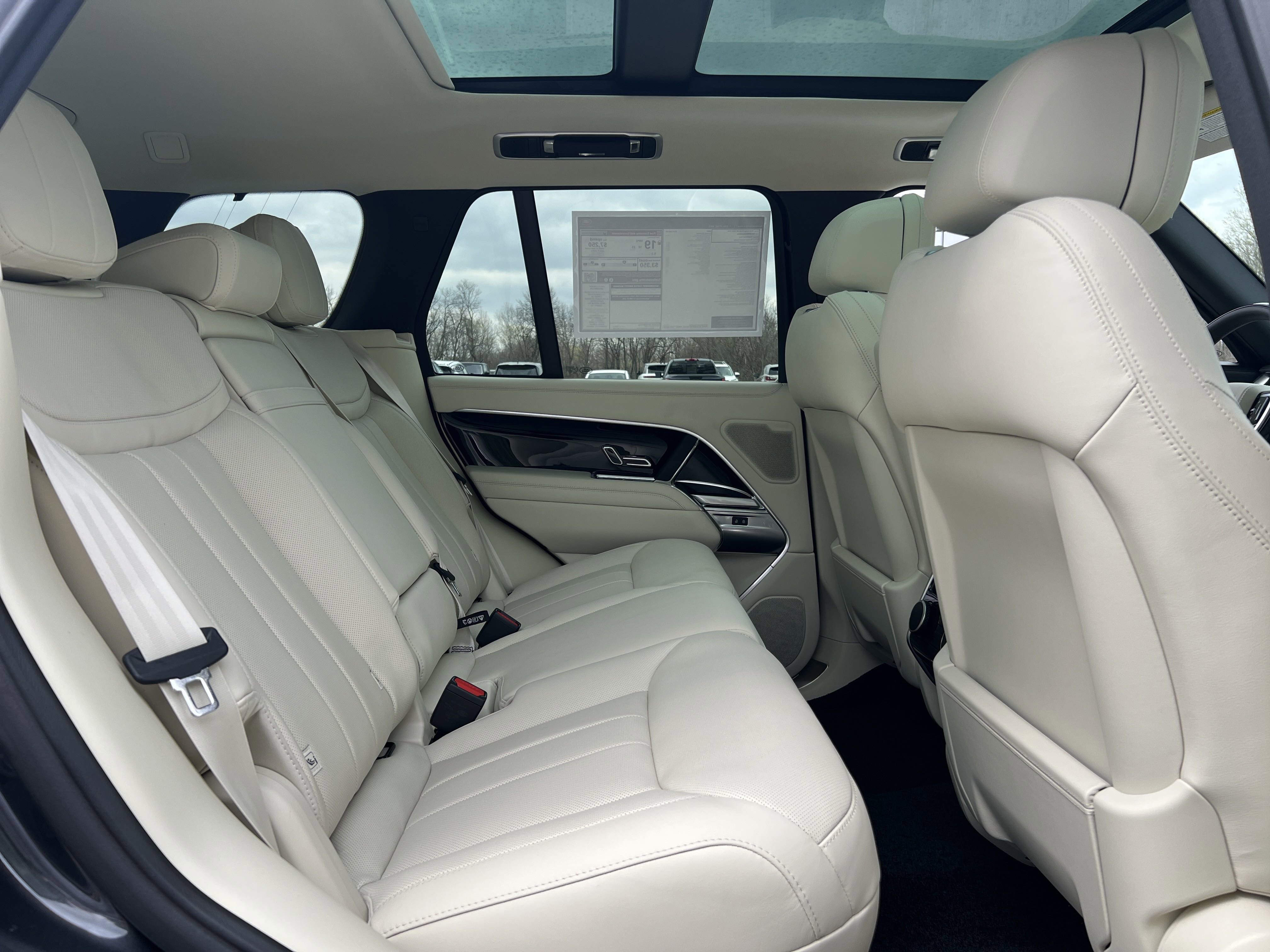 2025 Land Rover Range Rover SE photo 15
