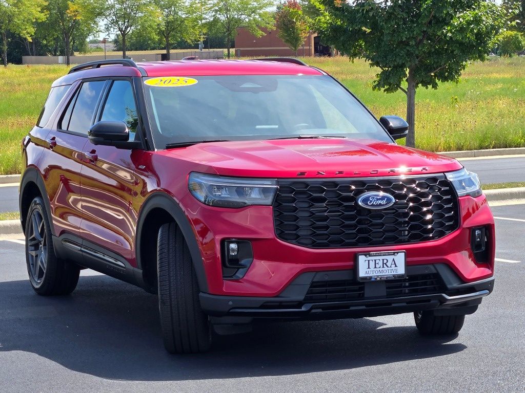 2025 Ford Explorer ST-Line photo 3