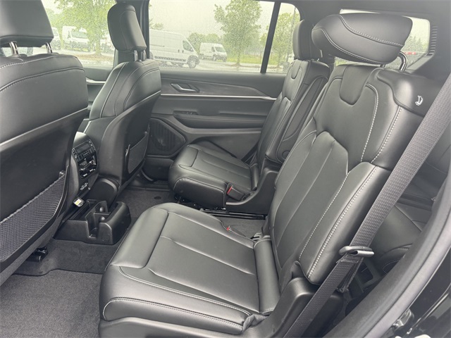 2025 Jeep Grand Cherokee Limited photo 13