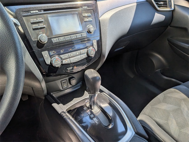 2016 Nissan Rogue SV photo 17