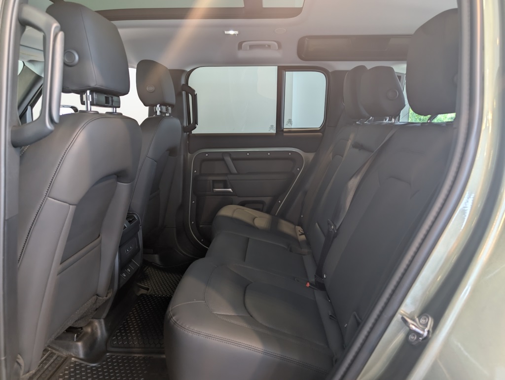 2025 Land Rover Defender 110 S photo 25