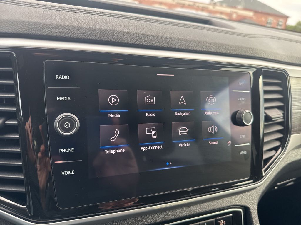 2022 Volkswagen Atlas Cross Sport SE Technology photo 33