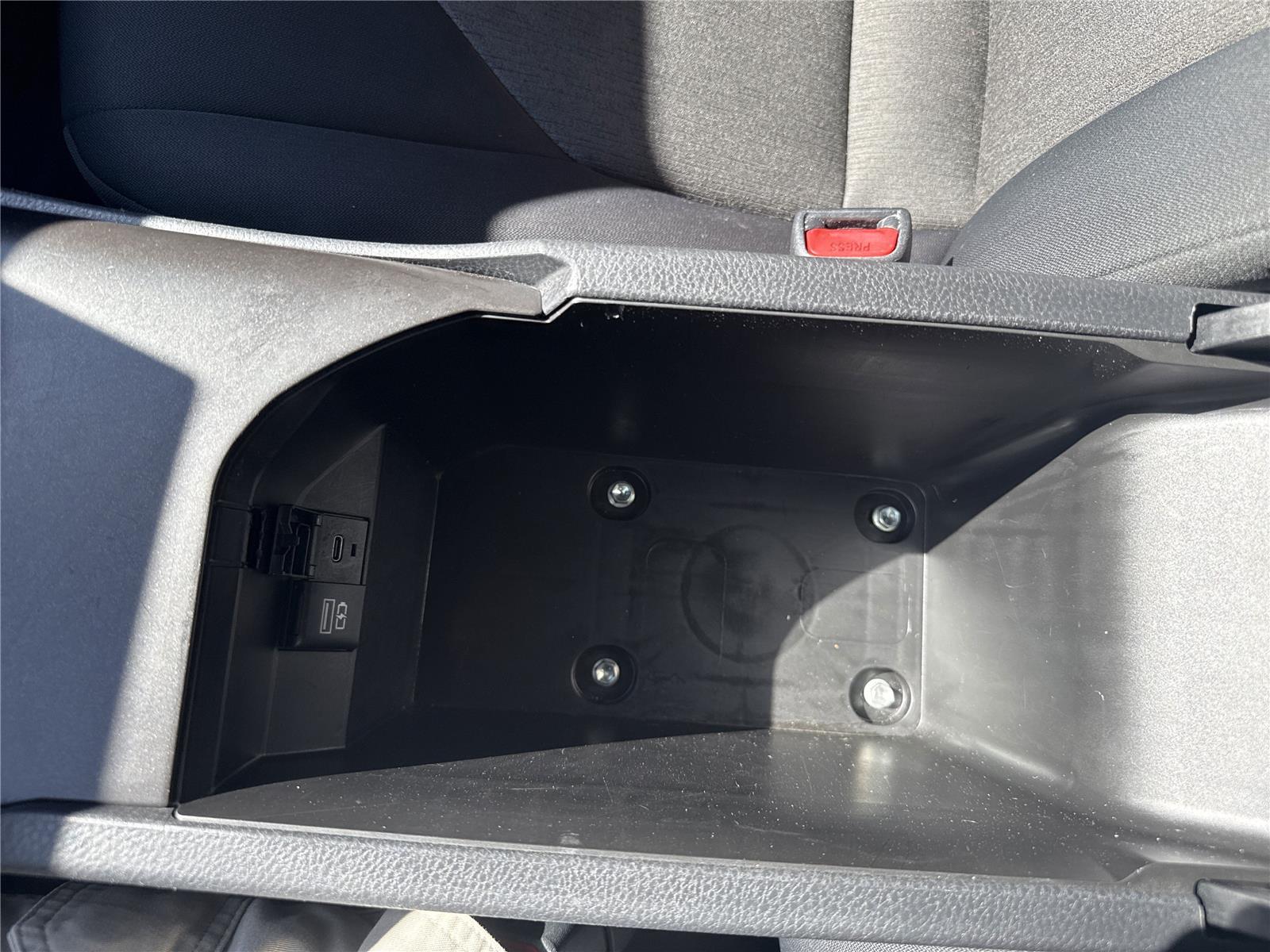 2022 Toyota Camry LE photo 17