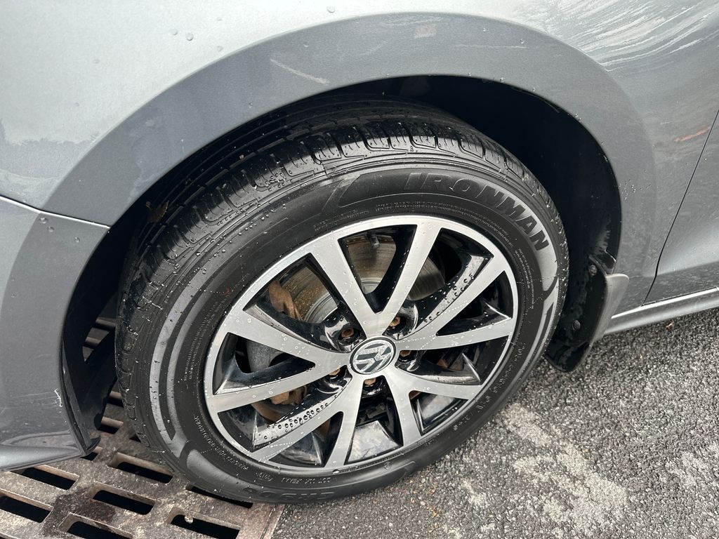 Used 2017 Volkswagen Jetta SE with VIN 3VWB67AJ0HM201992 for sale in Latham, NY