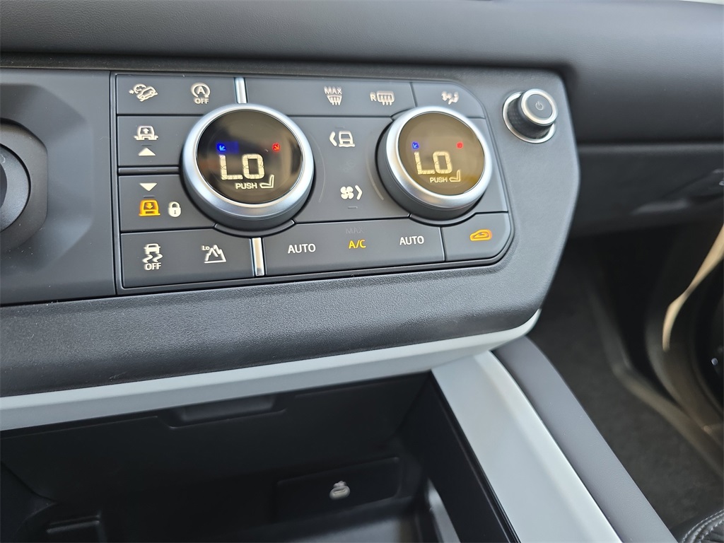 2025 Land Rover Defender 110 S photo 22