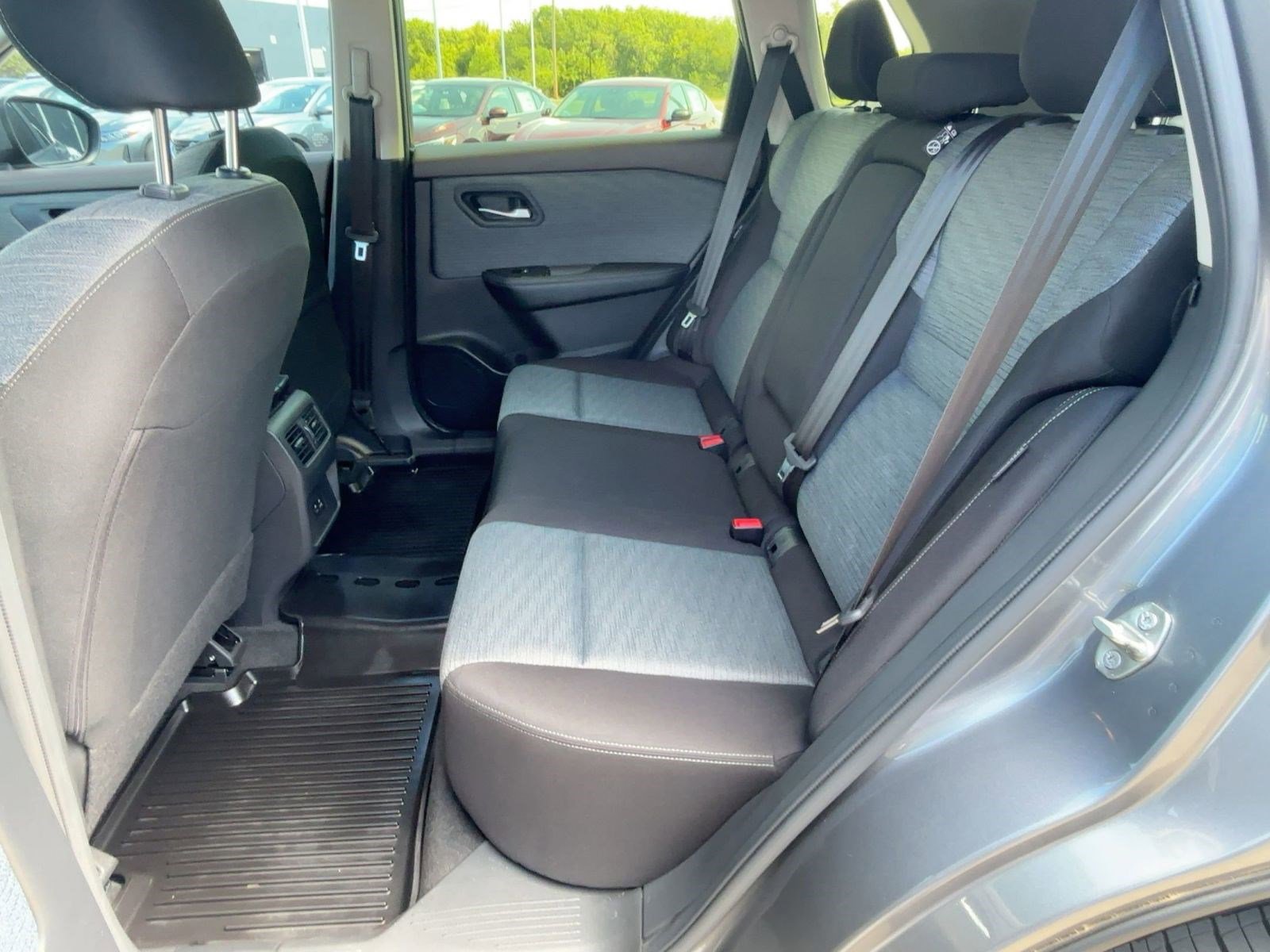 2023 Nissan Rogue SV photo 14