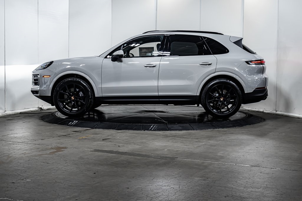 2025 Porsche Cayenne photo 2
