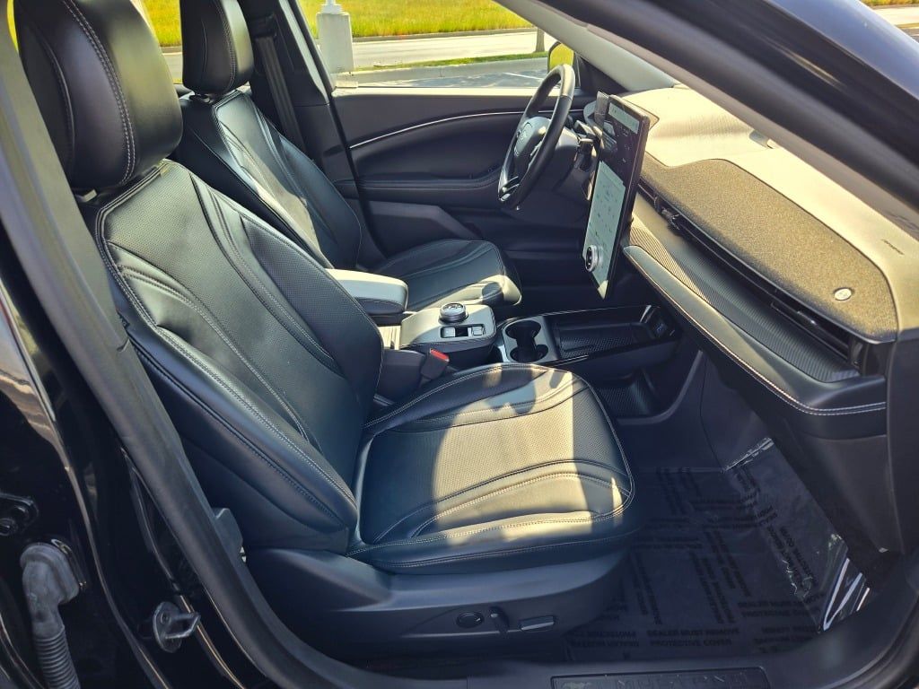 2024 Ford Mustang Mach-E Premium photo 4