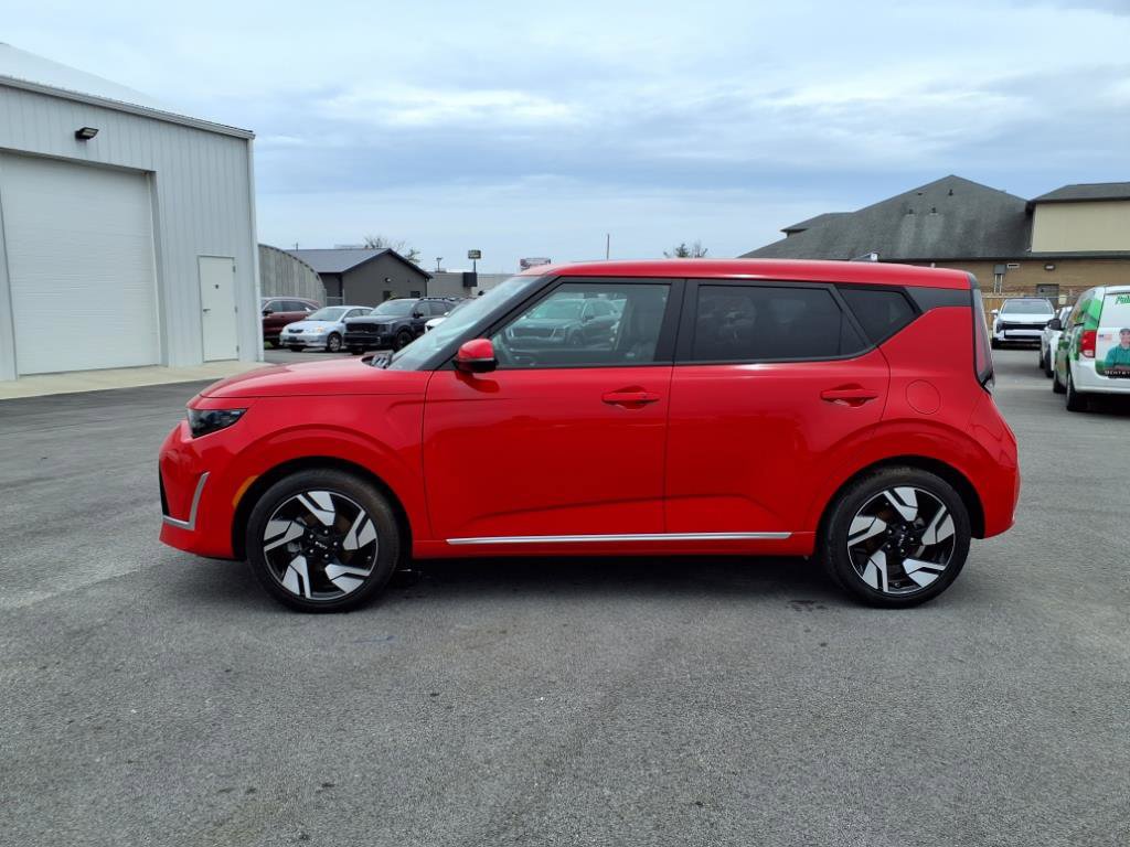 2024 Kia Soul GT-Line photo 2