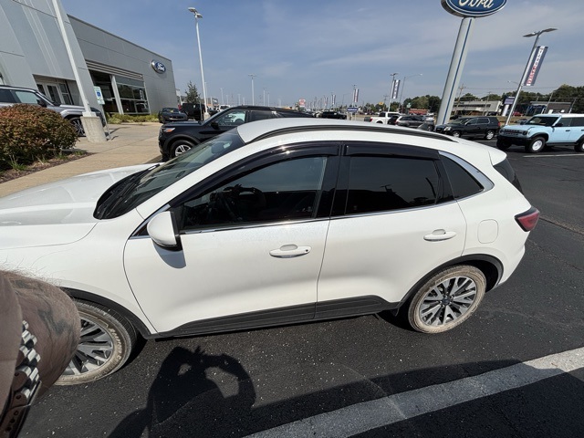 2020 Ford Escape Titanium Hybrid photo 2