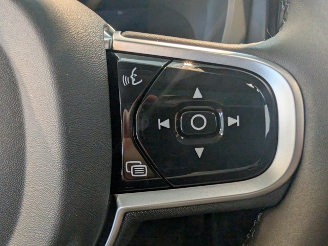 2026 Volvo XC60 B5 Plus photo 17