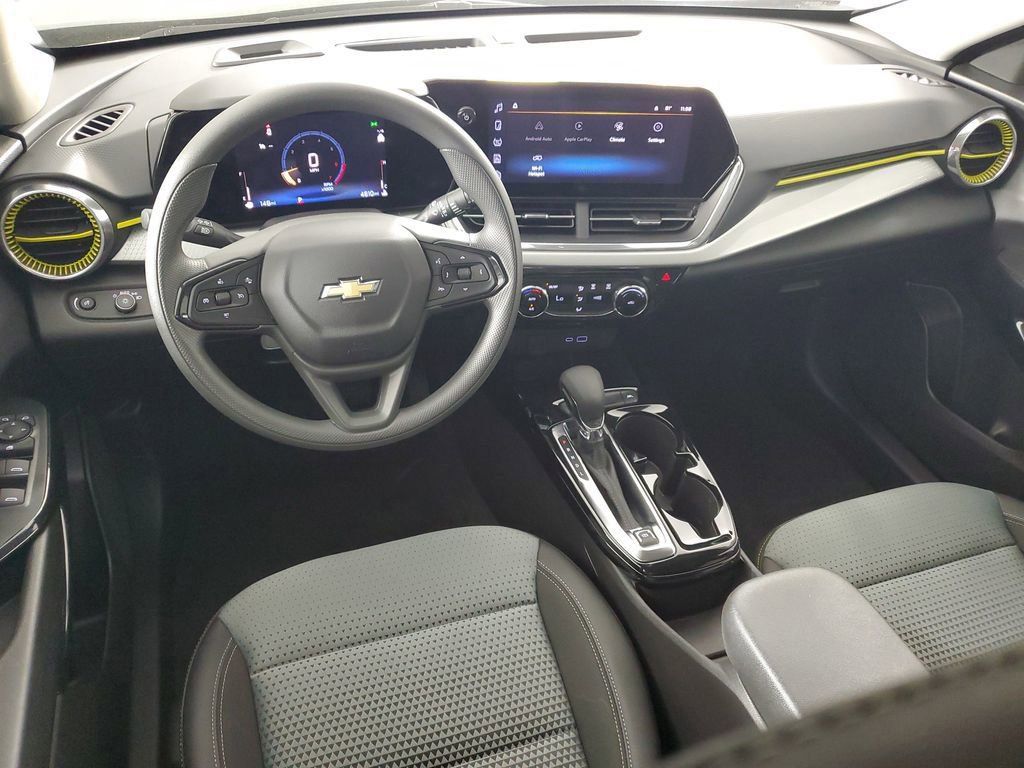 2025 Chevrolet Trax LT photo 13