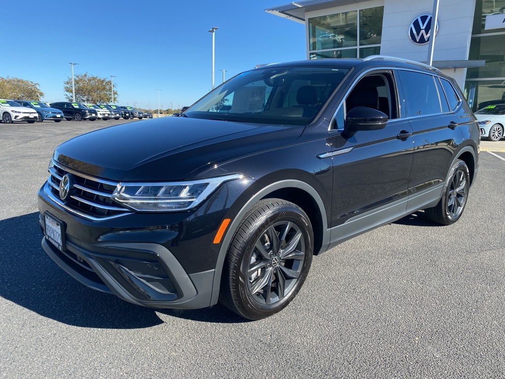 2024 Volkswagen Tiguan SE Wolfsburg Edition photo 3