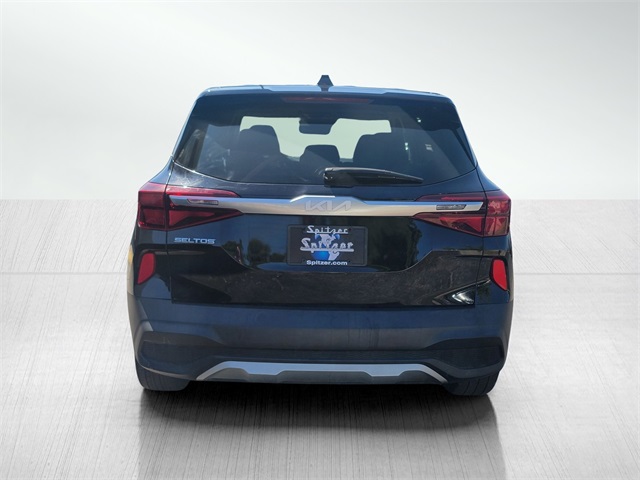 2022 Kia Seltos LX photo 4