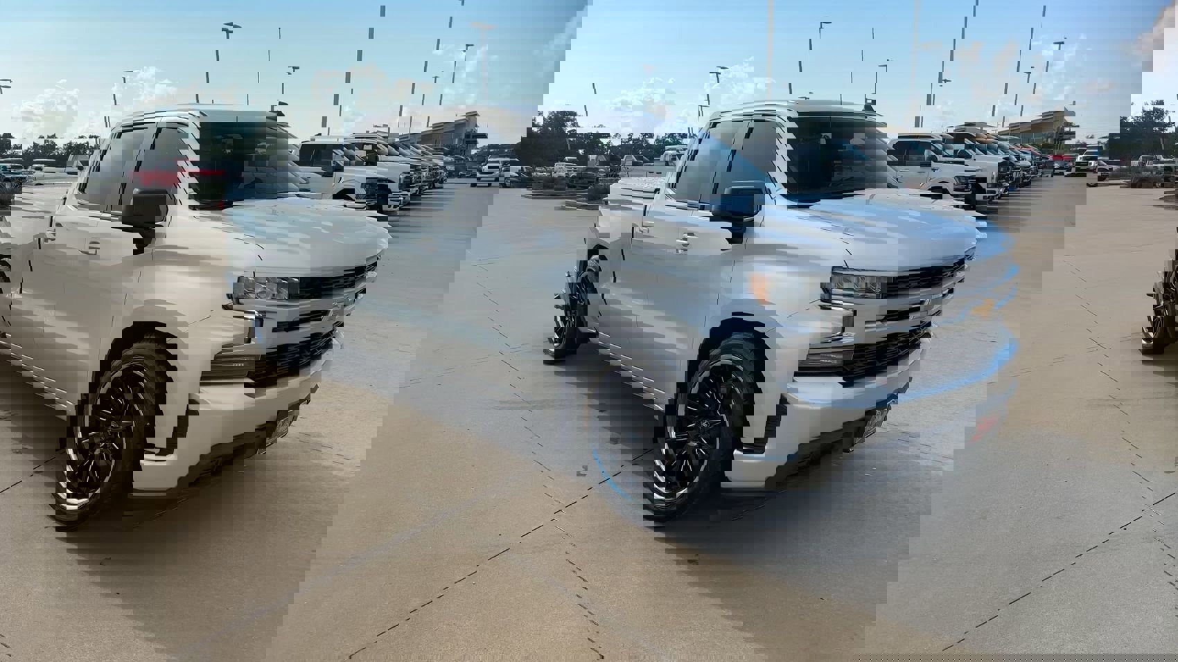 2021 Chevrolet Silverado 1500 LT photo 2