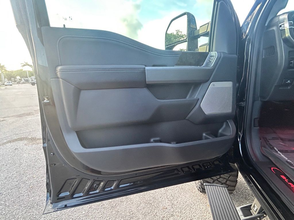2025 Ford F-250 photo 37
