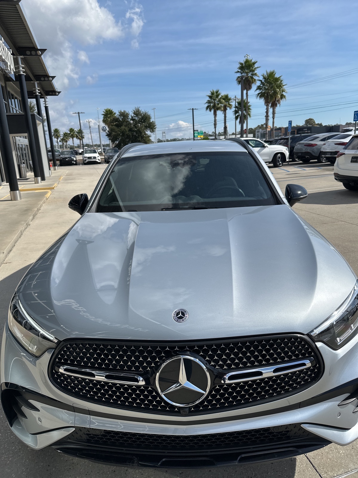 2025 Mercedes Benz GLC 300 photo 3