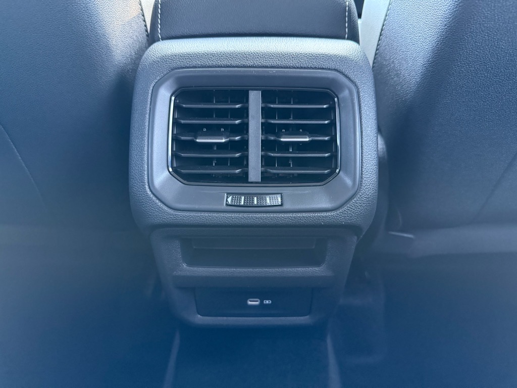 2025 Volkswagen Taos SE photo 17